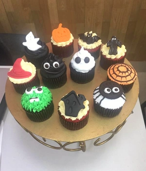 Bánh Cupcake làm quà Halloween