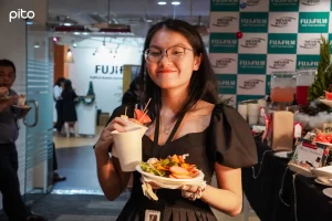 Dong-nghiep-nu-fujifilm-PITO Đồng nghiệp nữ Fujifilm PITO