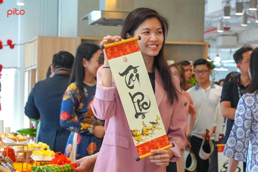 Nhan-vien-AIA-check-in-tai-tiec-Tan-nien Nhân viên AIA check-in tại tiệc Tân niên - PITO