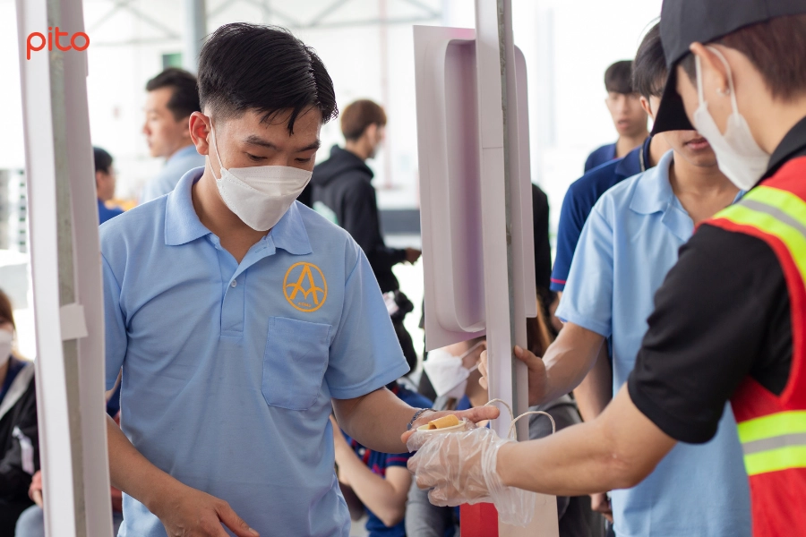 Nhan-vien-nam-Avery-Dennison-chon-kem Nhân viên nam Avery Dennison chọn kem