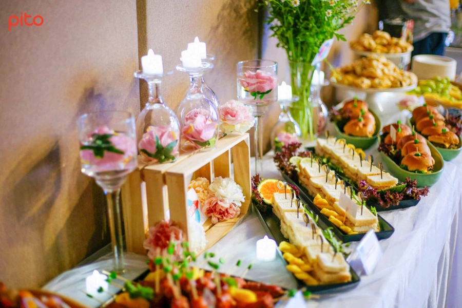 Che-do-phuc-loi-an-uong-mien-phi-finger-food-PITO Chế độ phúc lợi ăn uống miễn phí tiệc finger food cho nhân viên - PITO