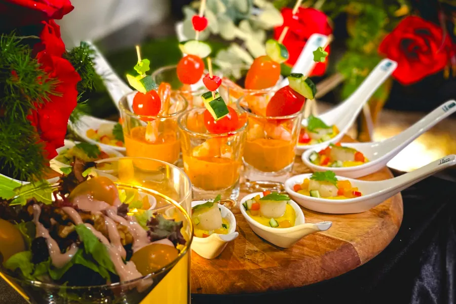Bàn tiệc khai trương tại Trần Gia