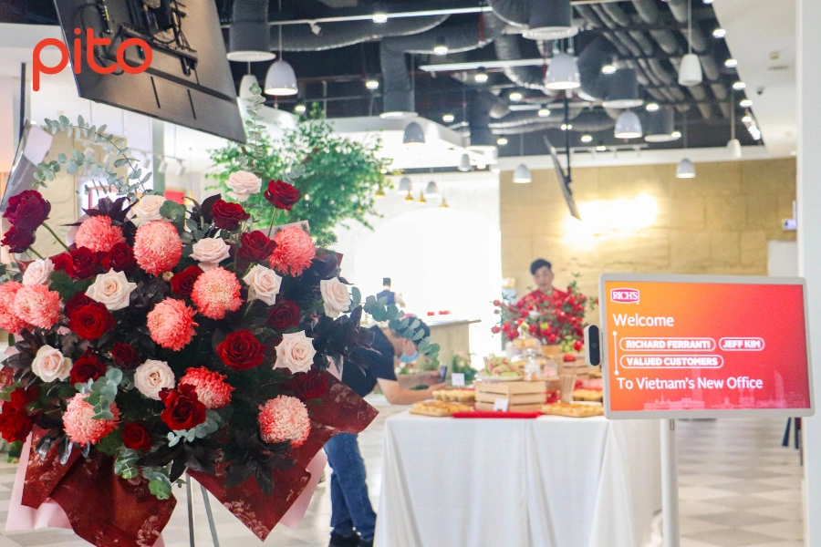 Lẵng hoa tươi chúc mừng ngày khai trương văn phòng Rich's Việt Nam