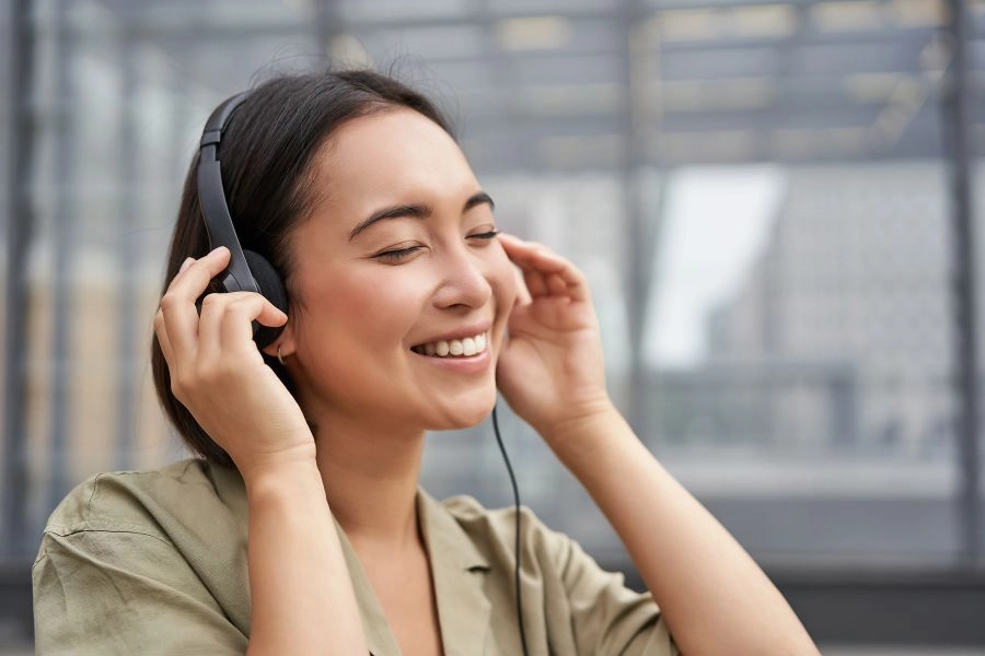 Sử dụng tai nghe đúng cách để bảo vệ sức khỏe