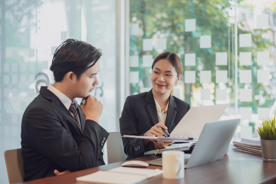 Hãy nên xin lời khuyên và những góp ý từ người feedback