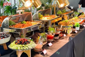 Lấy và thưởng thức các món buffet theo thứ tự