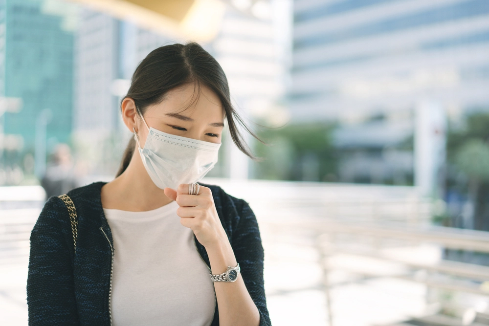 đeo khẩu trang khi ra ngoài