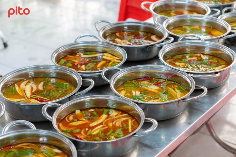 Món lẩu hấp dẫn trong menu tiệc bàn của UCLA English Academy