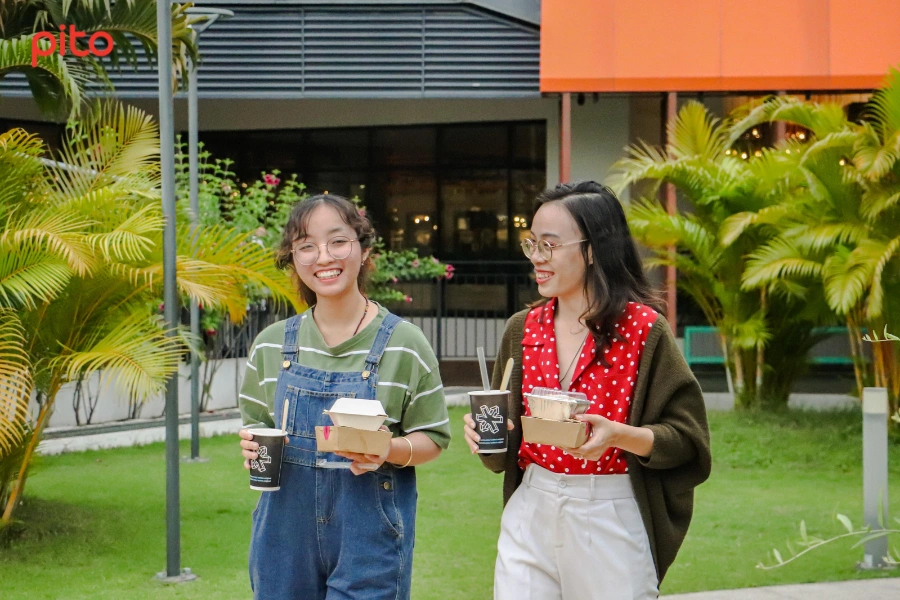 Ăn uống ngoài trời cùng đồng nghiệp cũng là cách kết nối với thiên nhiên