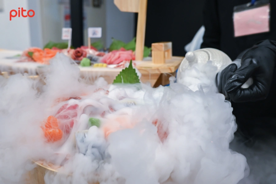Buffet sushi tươi rói như ngoài nhà hàng tại văn phòng Sky Mavis
