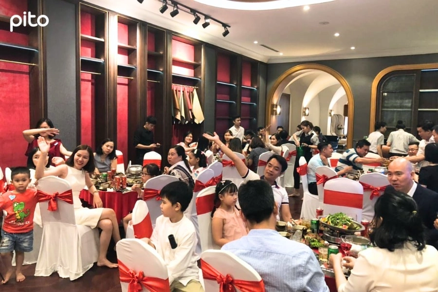 tiec-ban-tieu-bieu Đặt tiệc bàn đẹp cho công ty, nhà máy, trường học