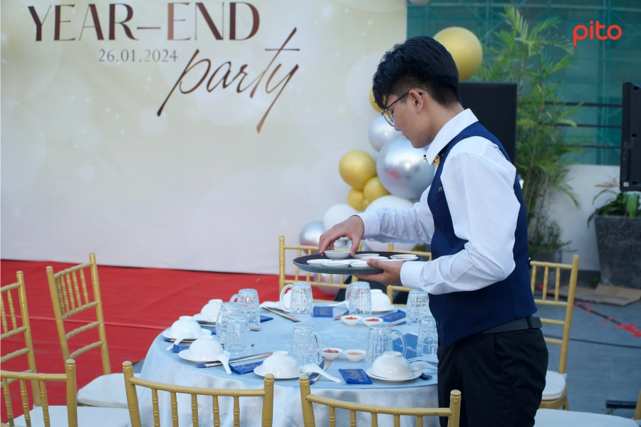 Tiệc bàn tại văn phòng