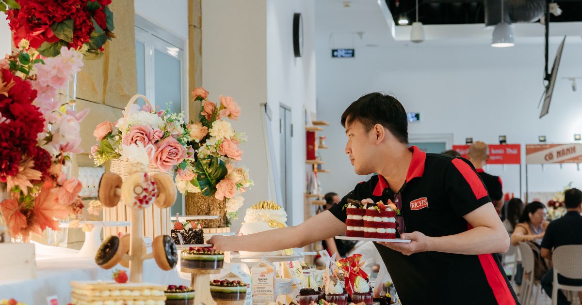 Các phong cách tiệc phổ biến và xu hướng tiệc văn phòng hiện nay thumbnail
