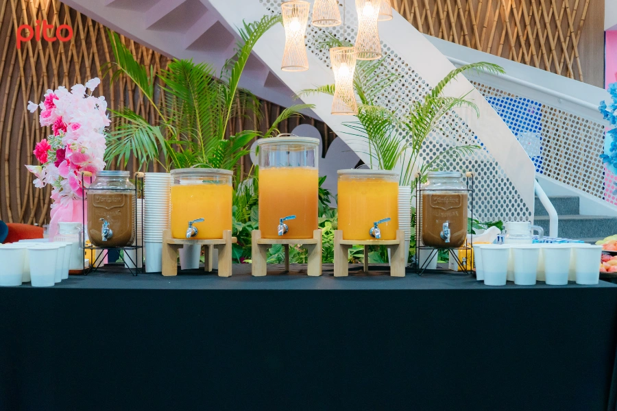 Quầy cà phê, nước cam ngon miệng