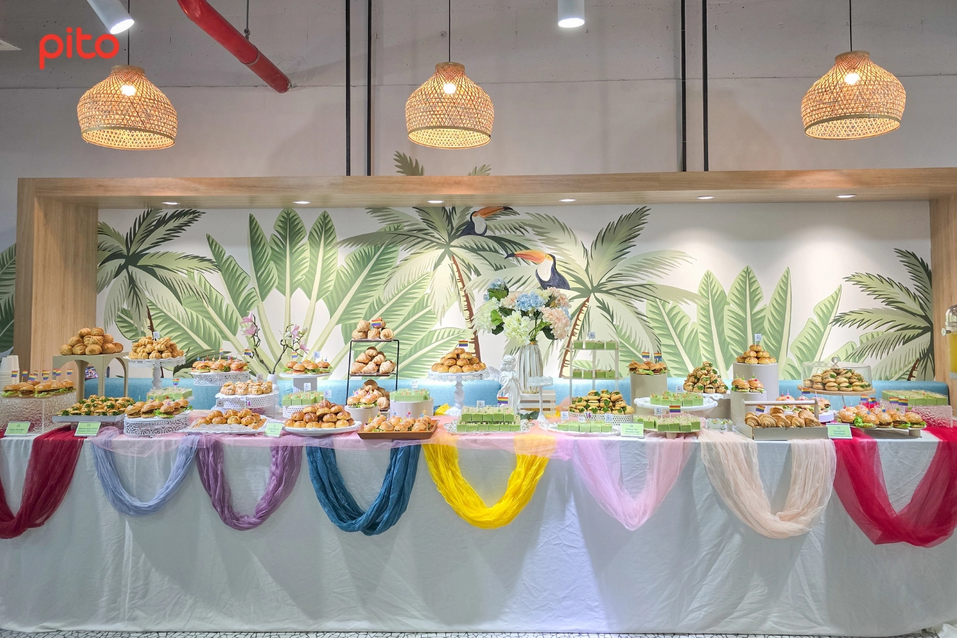 Trang trí tiệc Pride month