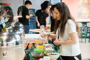 quay-tra-sua-khien-nhieu-nhan-vien-thich-thu Nhân viên trải nghiệm quầy trà sữa tại văn phòng