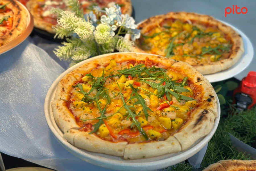 Pizza hấp dẫn như ngoài cửa hàng
