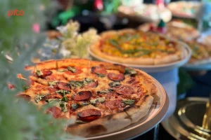 Dat-pizza-van-phong Đặt pizza văn phòng