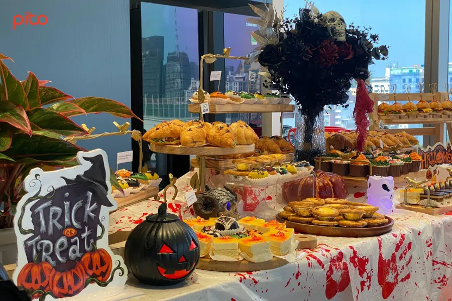 Ban-tiec-khong-khi-Halloween Bàn tiệc không khí Halloween