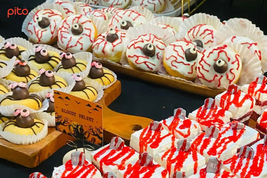 Banh-donut-va-red-velvet-Halloween Bánh Donut và re velvet Halloween