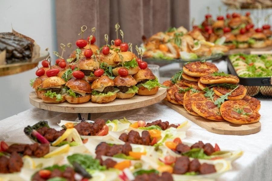 Dat-tiec-de-dang-hon-voi-PITO-AI-Platform Đặt tiệc dễ dàng hơn với sự hỗ trợ của công nghệ và trí tuệ nhân tạo PITO AI Agent