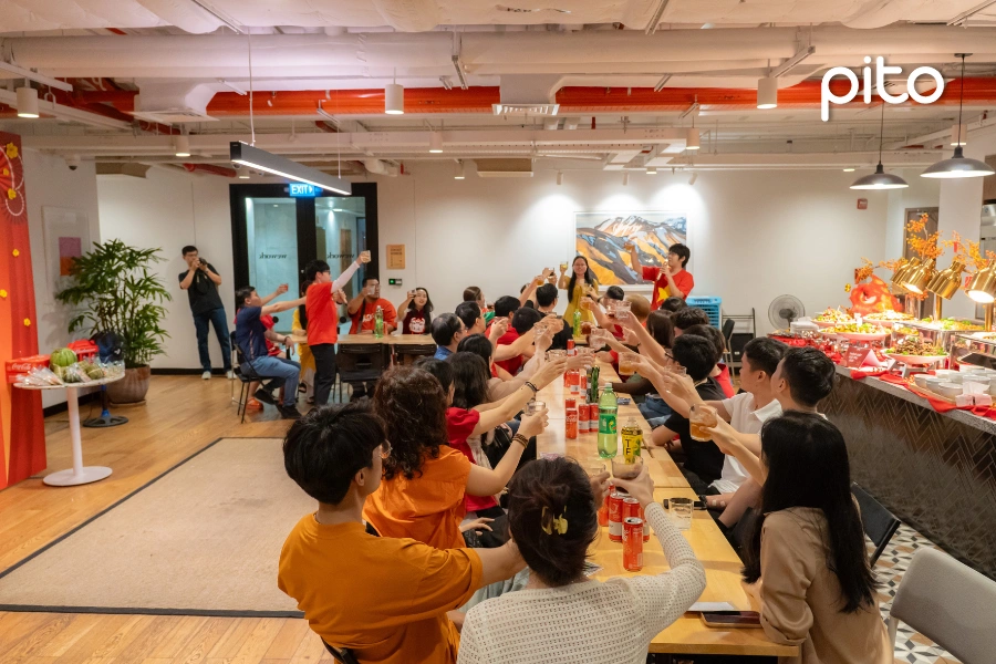 nang-ly-chuc-nhau-dip-tat-nien Nâng ly chúc nhau dịp cuối năm