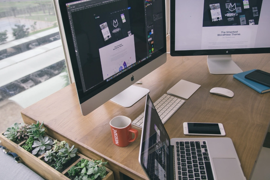 sap-xep-ban-lam-viec-thong-minh Sắp xếp đồ đạc thông minh, hợp lí trên bàn làm việc