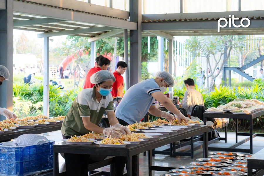 khong-gian-bep-tiec-tat-nien-tai-canteen-nha-xuong Không gian bếp tiệc tất niên nhà xưởng