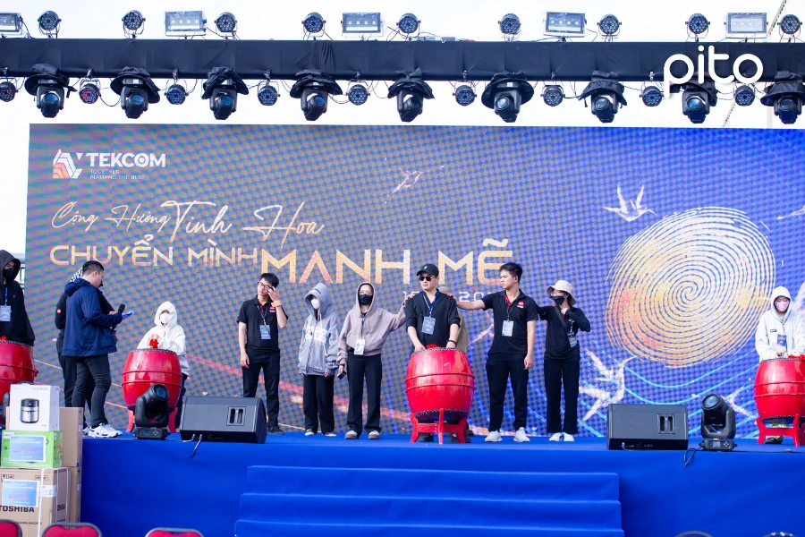 kiem-tra-san-khau Kiểm tra kĩ lưỡng sân khấu