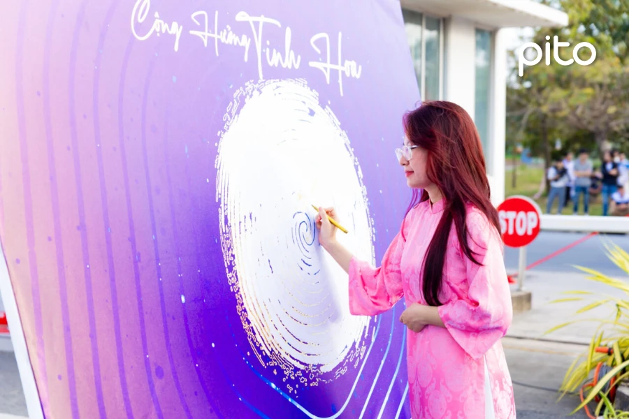 ky-ten-luu-niem Ký tên lưu niệm tiệc tất niên