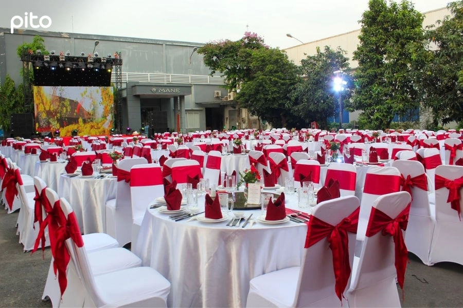 tiec-ban-tieu-bieu Đặt tiệc bàn đẹp cho công ty, nhà máy, trường học